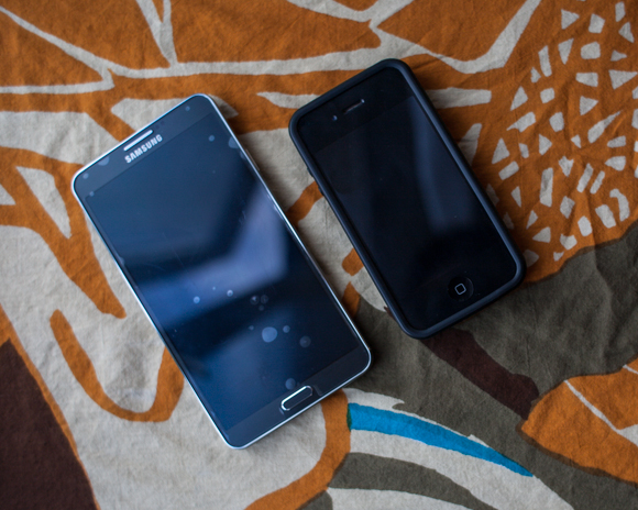 samsung galaxy note 3 and iphone 4s side by side